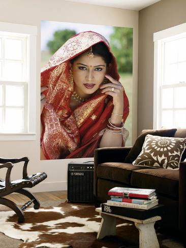 Giant Art Print: Woman Dressed in Sari / Traditional Costume, Mumbai (Bombay), Maharastra, India by Steve Vidler: 72x48in