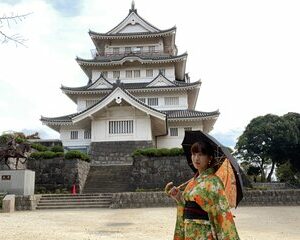 Kimono Dressing & Tea Ceremony Experience at a Beautiful Castle