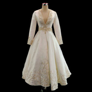 Rosyfancy Chic Embroidery Plunging V-neck Long Sleeves Tea Length Wedding Dress