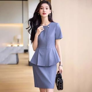 Short-Sleeve Peplum Blouse / Fitted Skirt / Dress Pants / Set