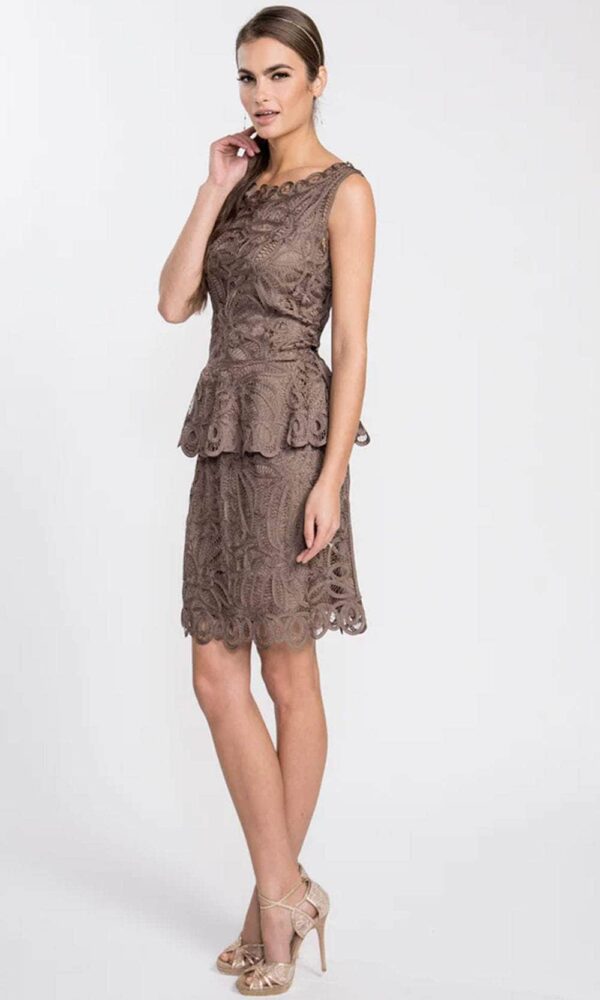 Soulmates D1314 - Chic Peplum Sleeveless Top With Knee Length Skirt