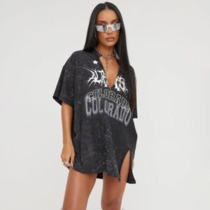 V Neck 'Colorado' Graphic Print Side Split Detail Oversized T-Shirt Dress In Charcoal Acid Wash, Women's Size UK 6