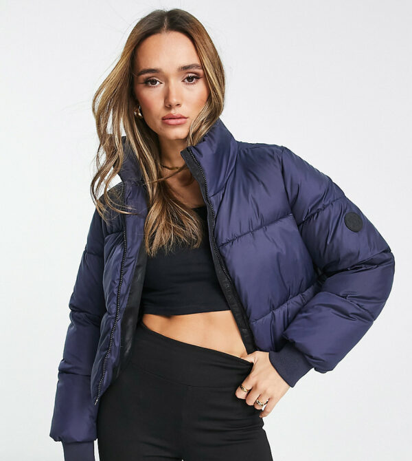 Tala cropped puffer jacket in navy-Brown