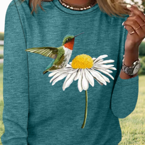 Women's Hummingbird on Daisy Graphic T-Shirt | Comfort and Style for Any Occasion