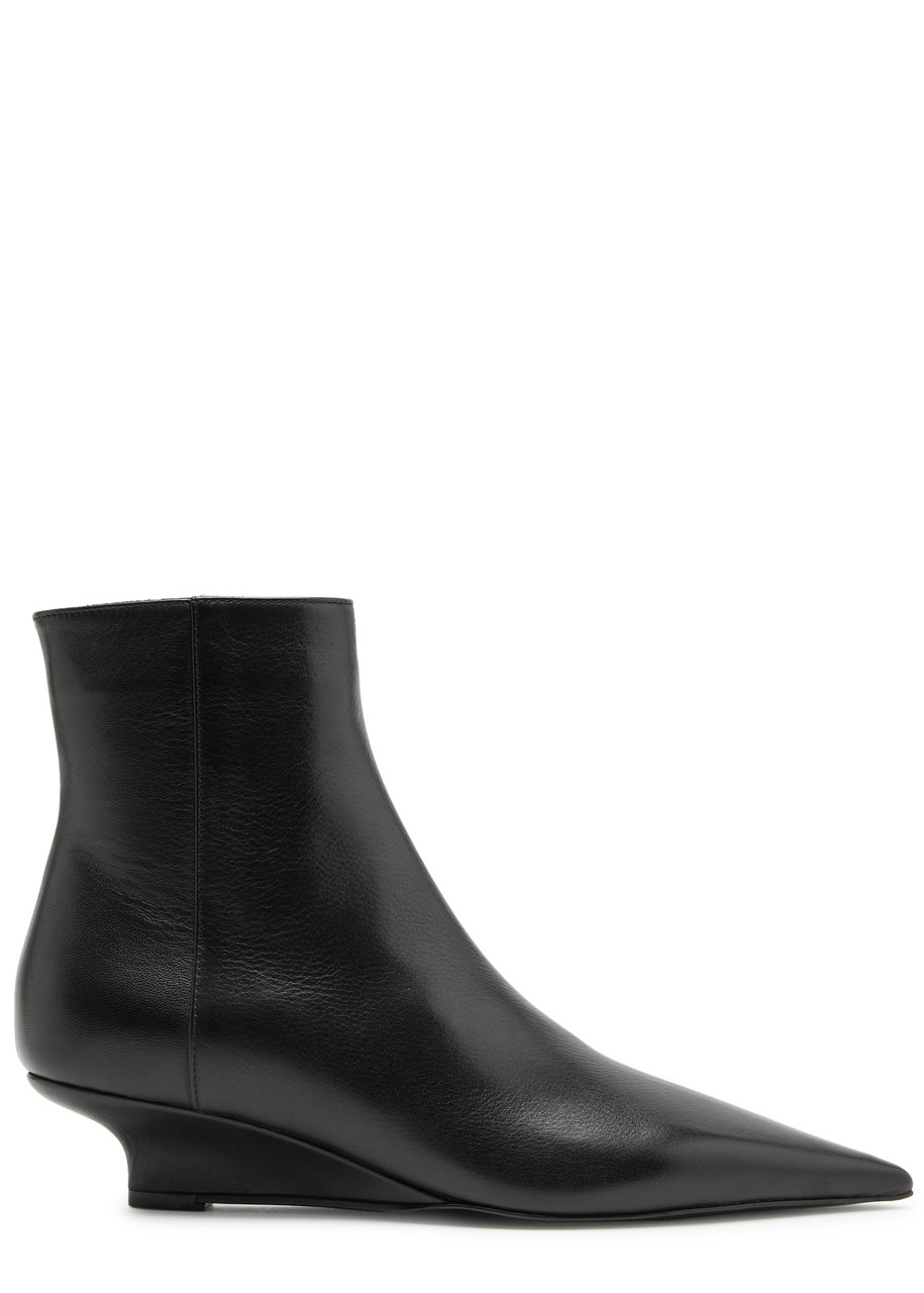 Toteme Sharp Leather Ankle Boots - Black - IT