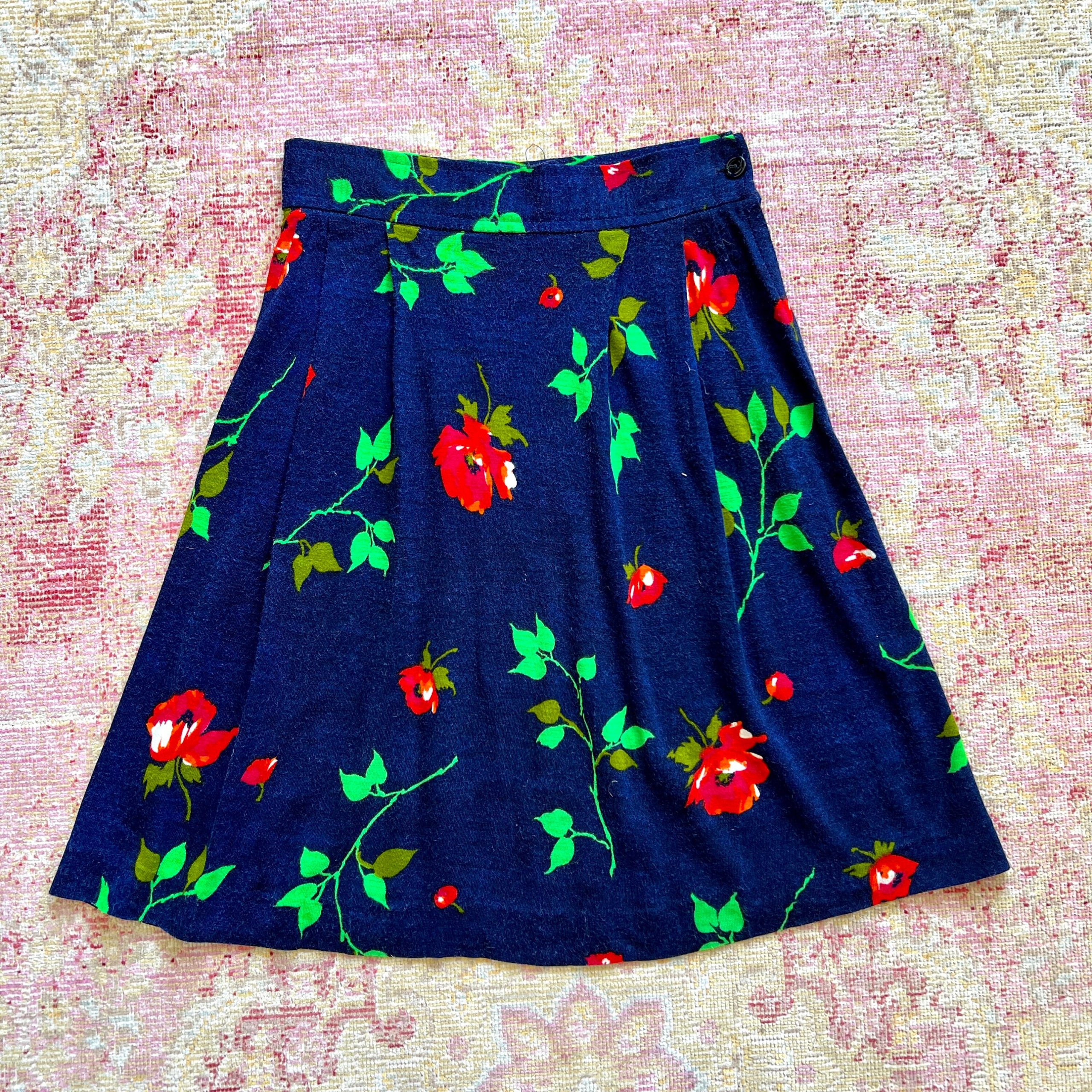 As-Is Vintage 1960S 60S Rose Stems Floral Printed Jersey Knit Cotton Acrylic Navy Blue Red High Waisted A-Line Mini Skater Skirt | Small