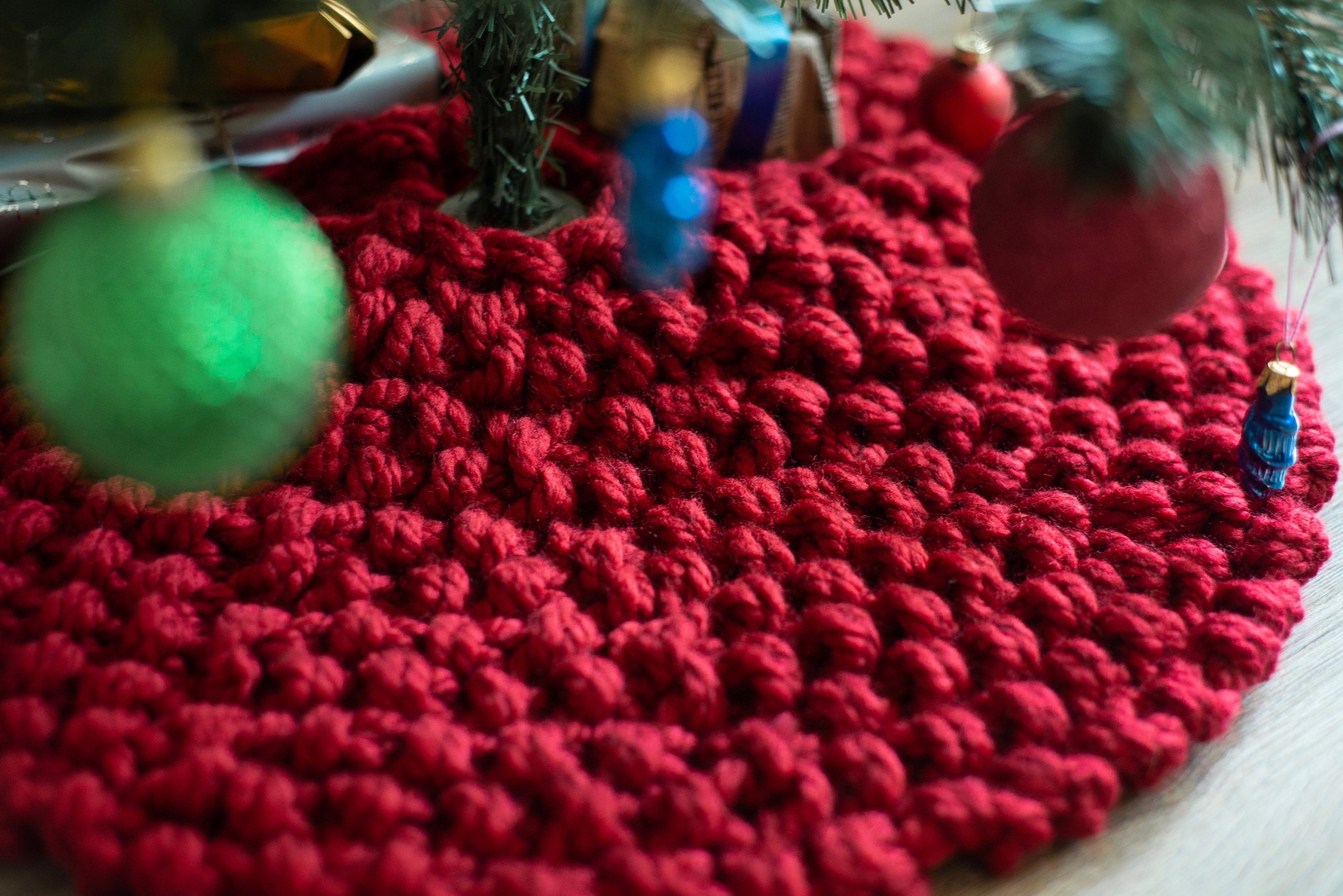 Christmas Tree Skirt Red Knitted Jumbo Tree Wrap Chunky Knit Color Choice 7 Sizes & 19 Colors