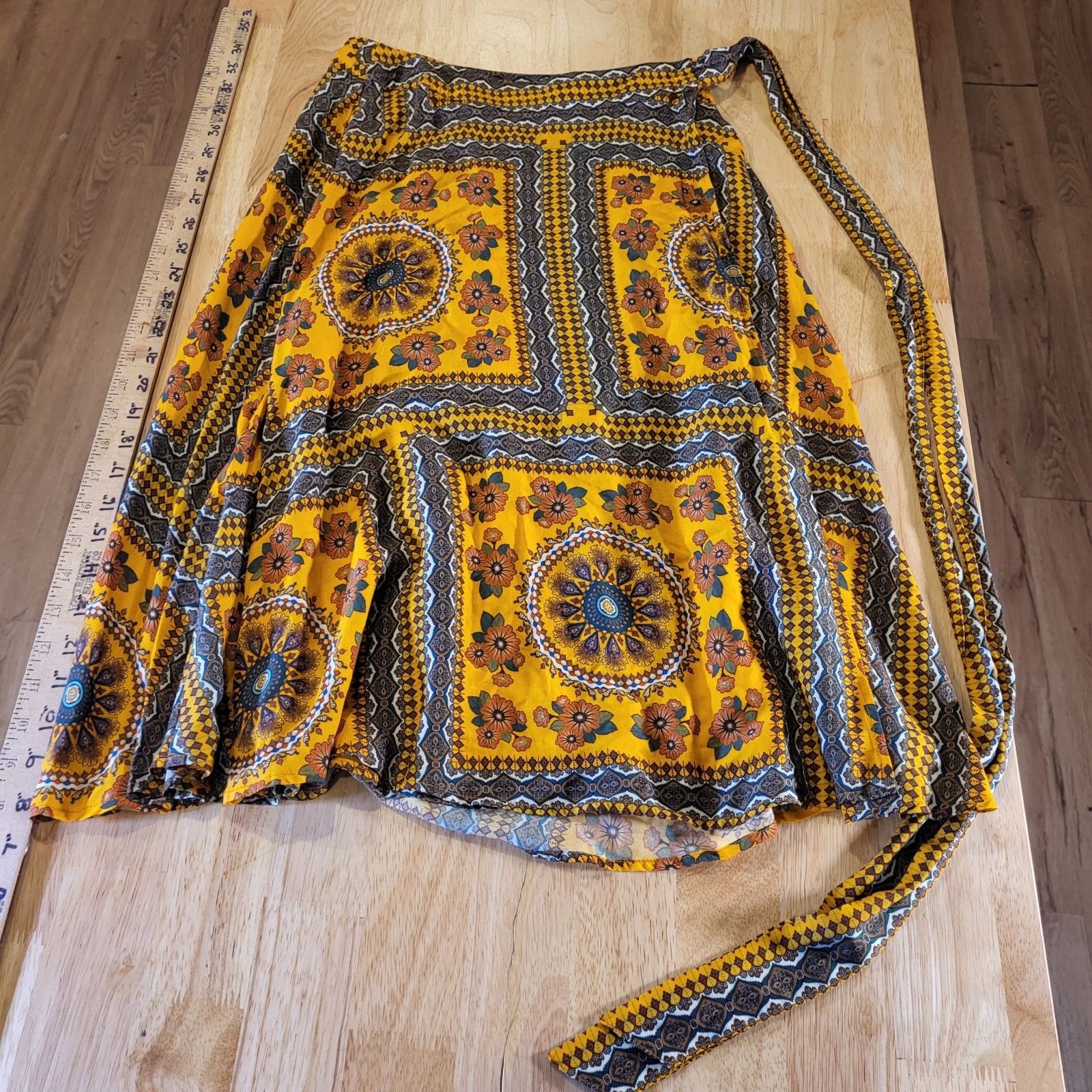 Farm Rio Xs Wrap Skirt Ethnic Print Yellow Knee 26" Waist, Women's