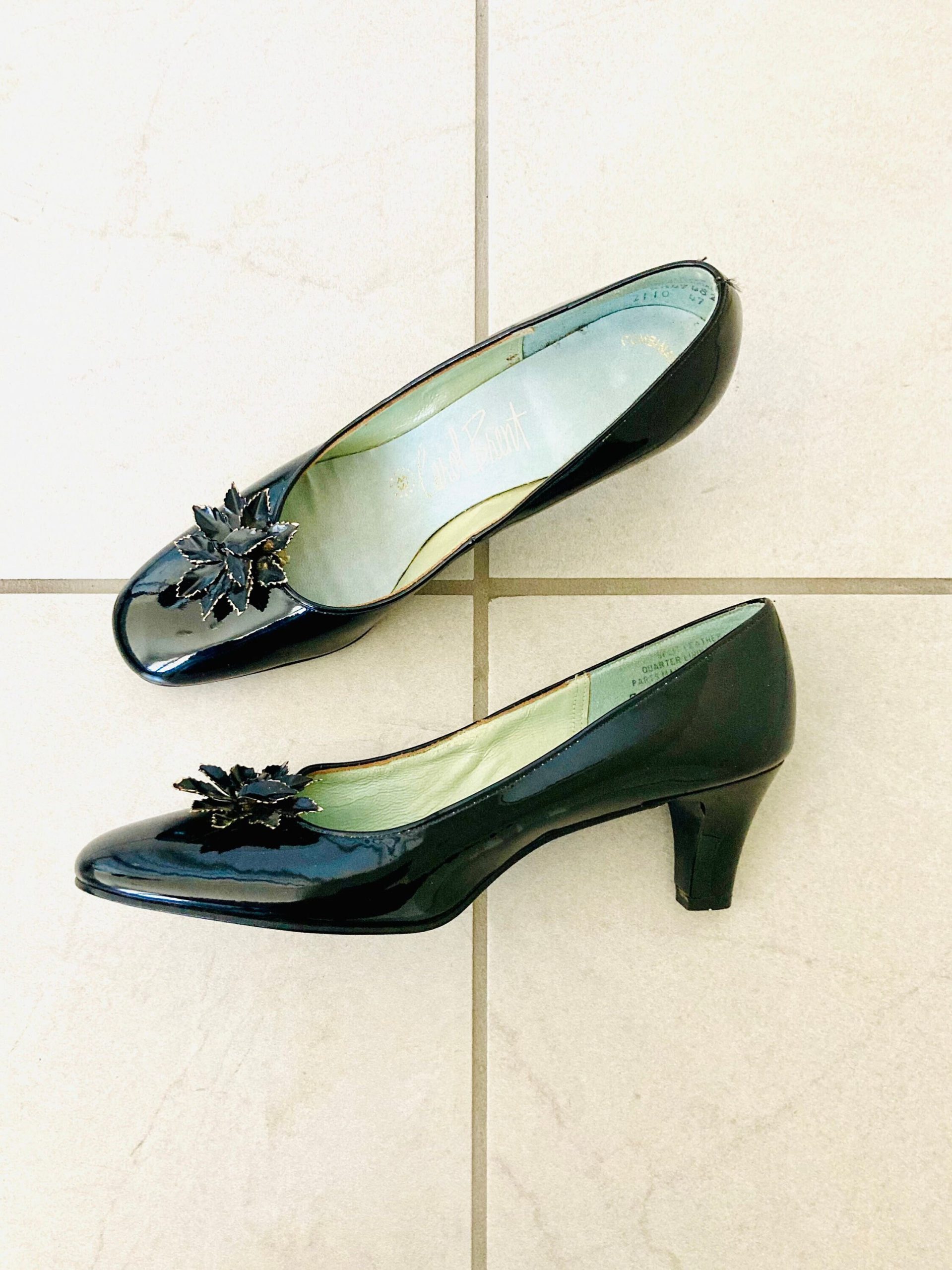 1960's Patent Leather Pumps/Vintage Retro Mod Black Kitten Heels "Carol Brent" Womans Shoes Size 7 Aa