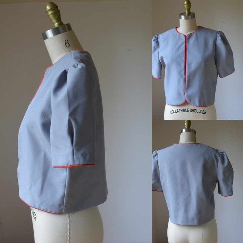 1980's Short Sleeve Gray Open Concept Cropped Blazer With Red Piping Size Small Petite By Malouf