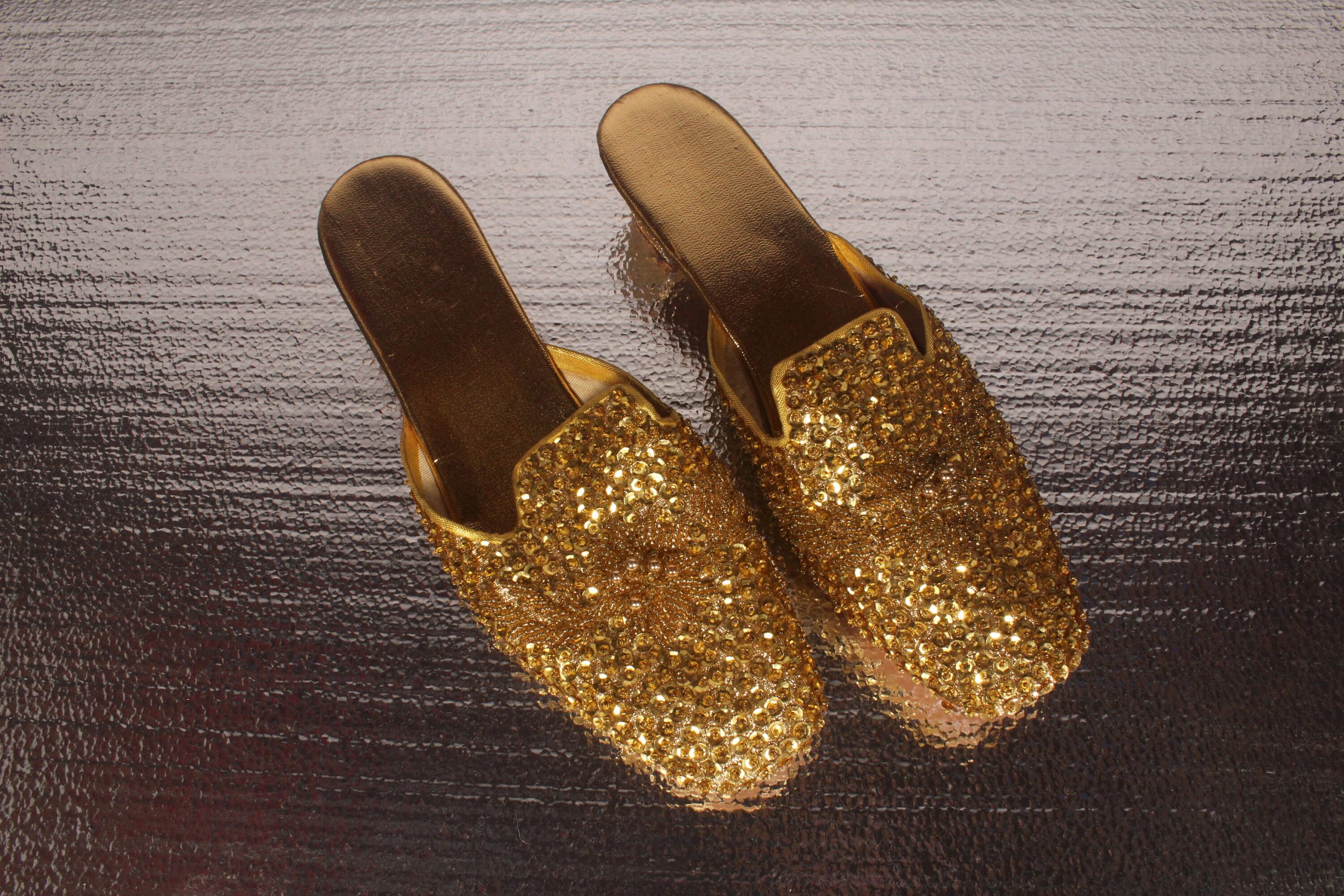 50S 60S Shoes // Vintage Gold Beaded Mules Slip-On Heels Size M 6/6.5 Made in Hong Kong