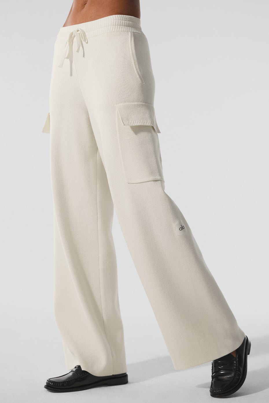 Alo Yoga | Scholar Knit High-Waist Cargo Pants in Ivory White, Size: 2XS