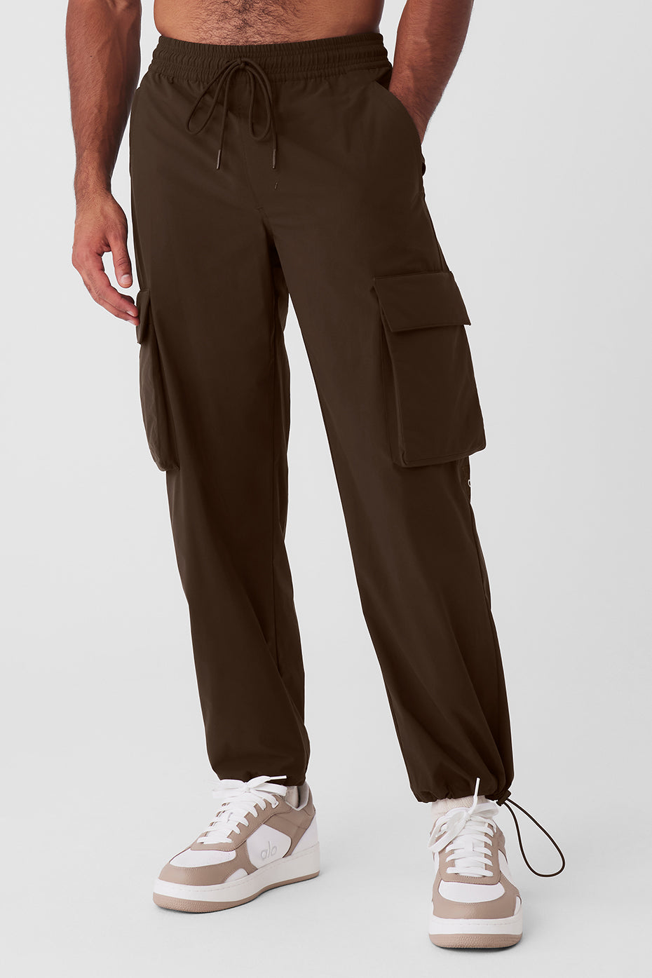 Alo Yoga | Voyage Utility Cargo Pants in Espresso Brown, Size: Small