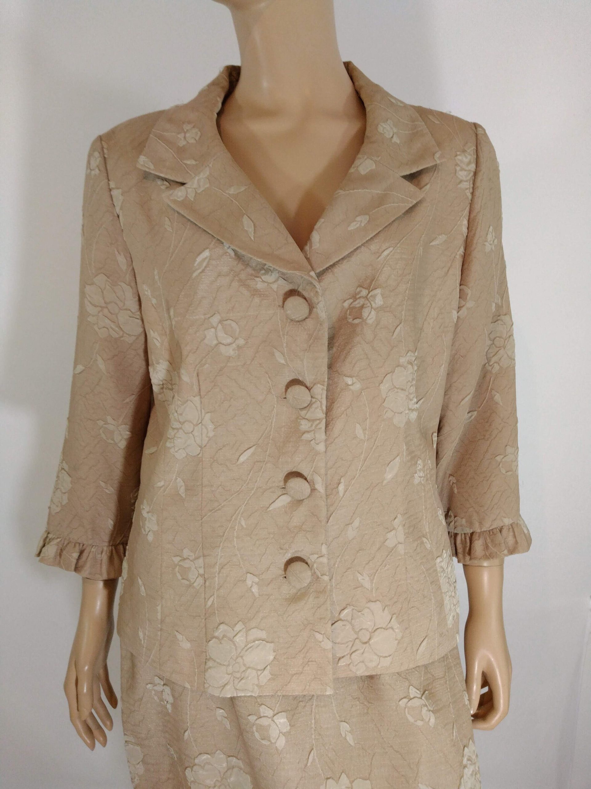 Beige Lace Suit Jacket Skirt 2 Piece Women's Shoulder Pads Satin Lining Fitted Excellent Condition Vintage By Jessica Howard Size 14