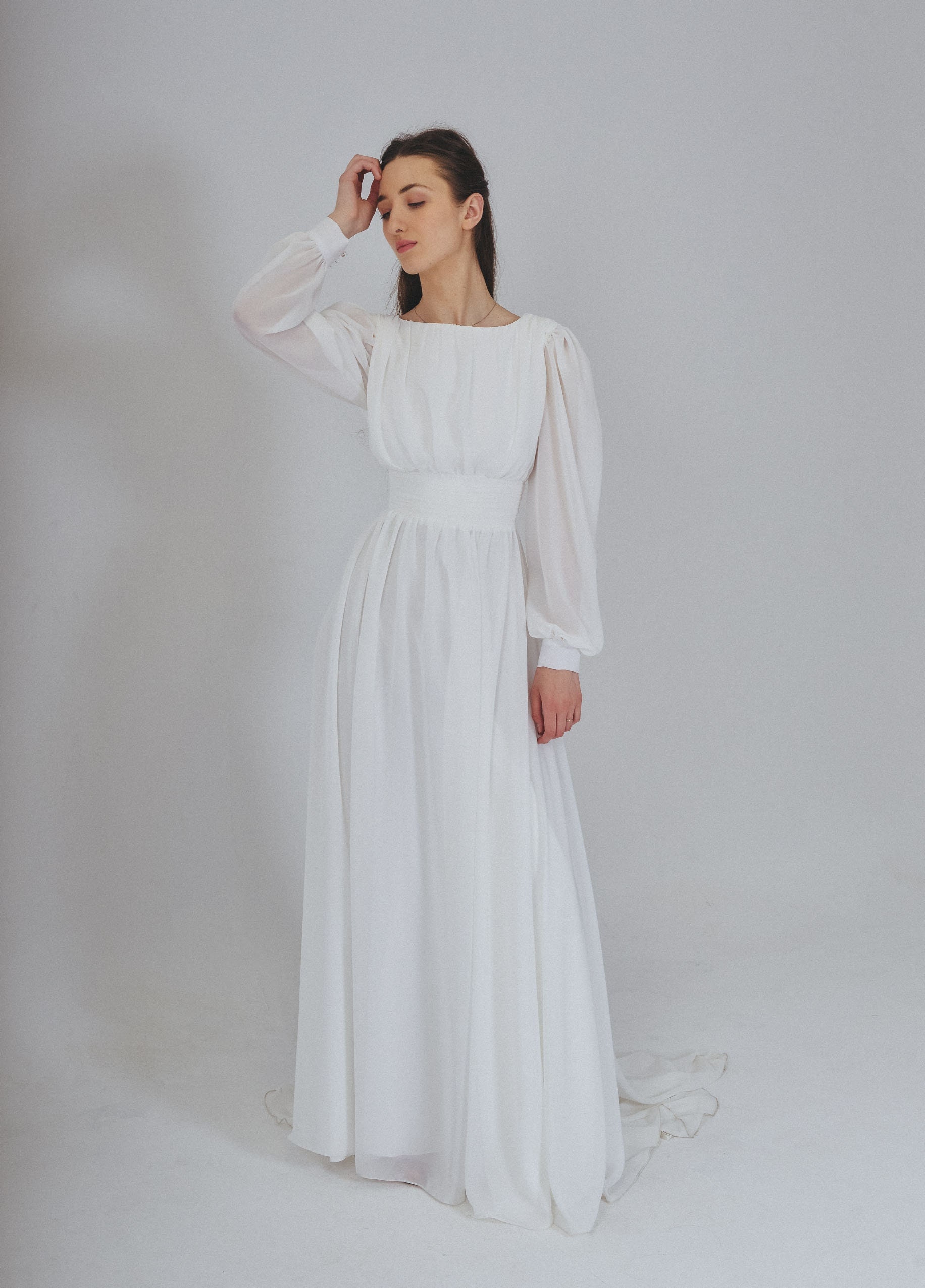 Boho Backless Wedding Dress With Sguare Neckline & Long Sleeves, Chiffon Simple White Bridal Gown Train A-Line Ellope