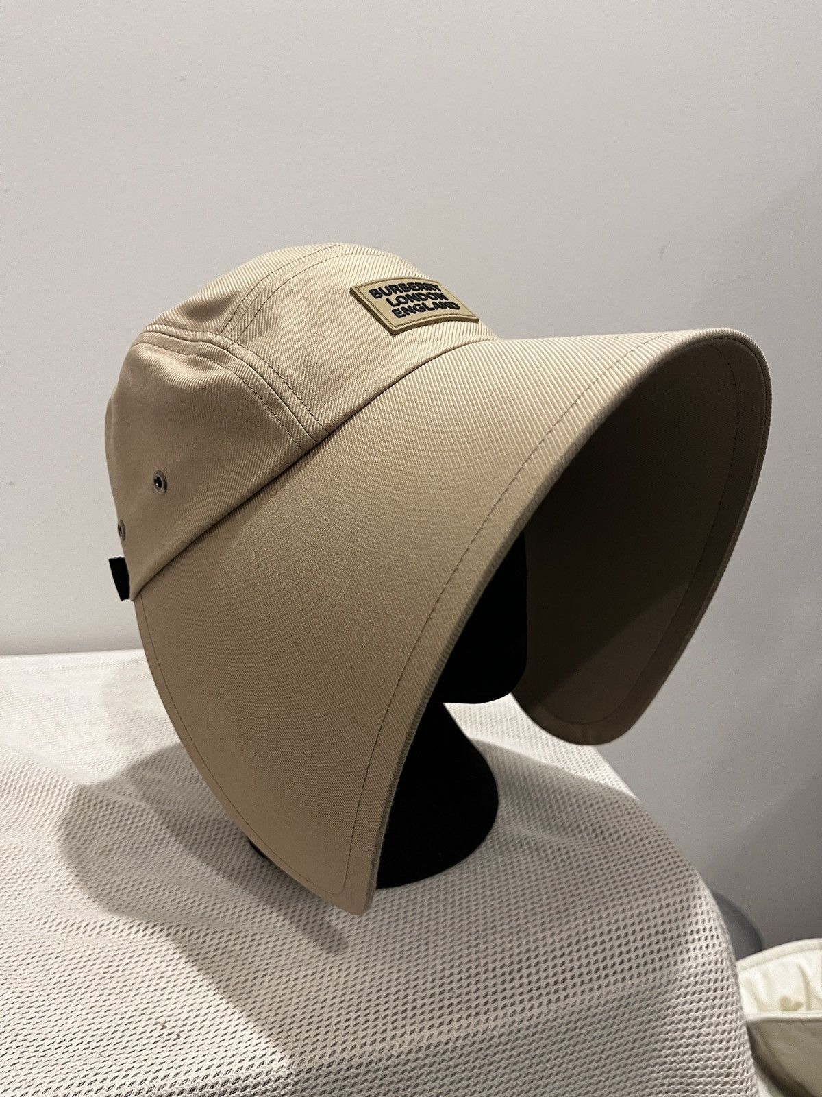 Burberry Oversized Brim Hat (Unisex) in Beige, Women's