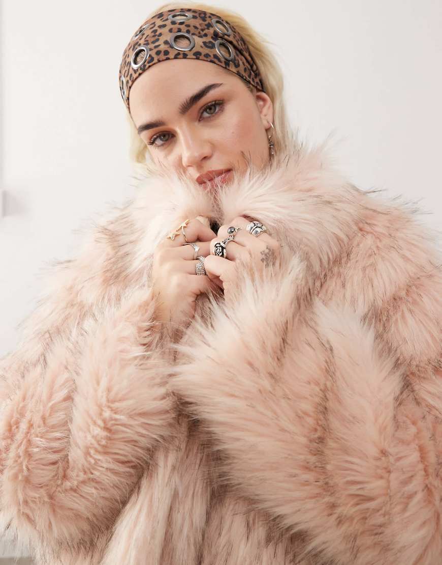 COLLUSION faux fur coat in pink-Brown