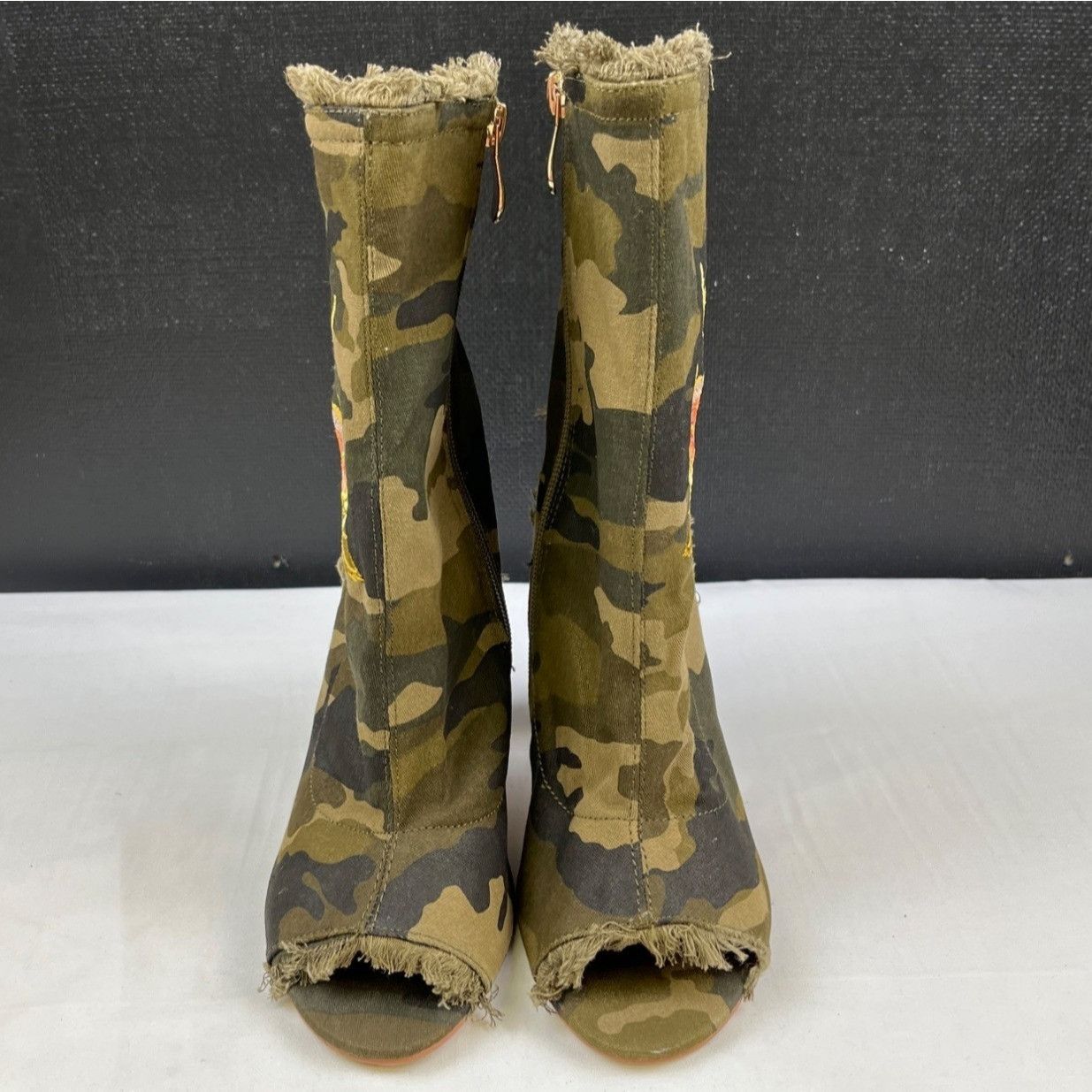 Cape Robbin Women's Green Camo Shoes/heeled Boots Size 6.5M Sk