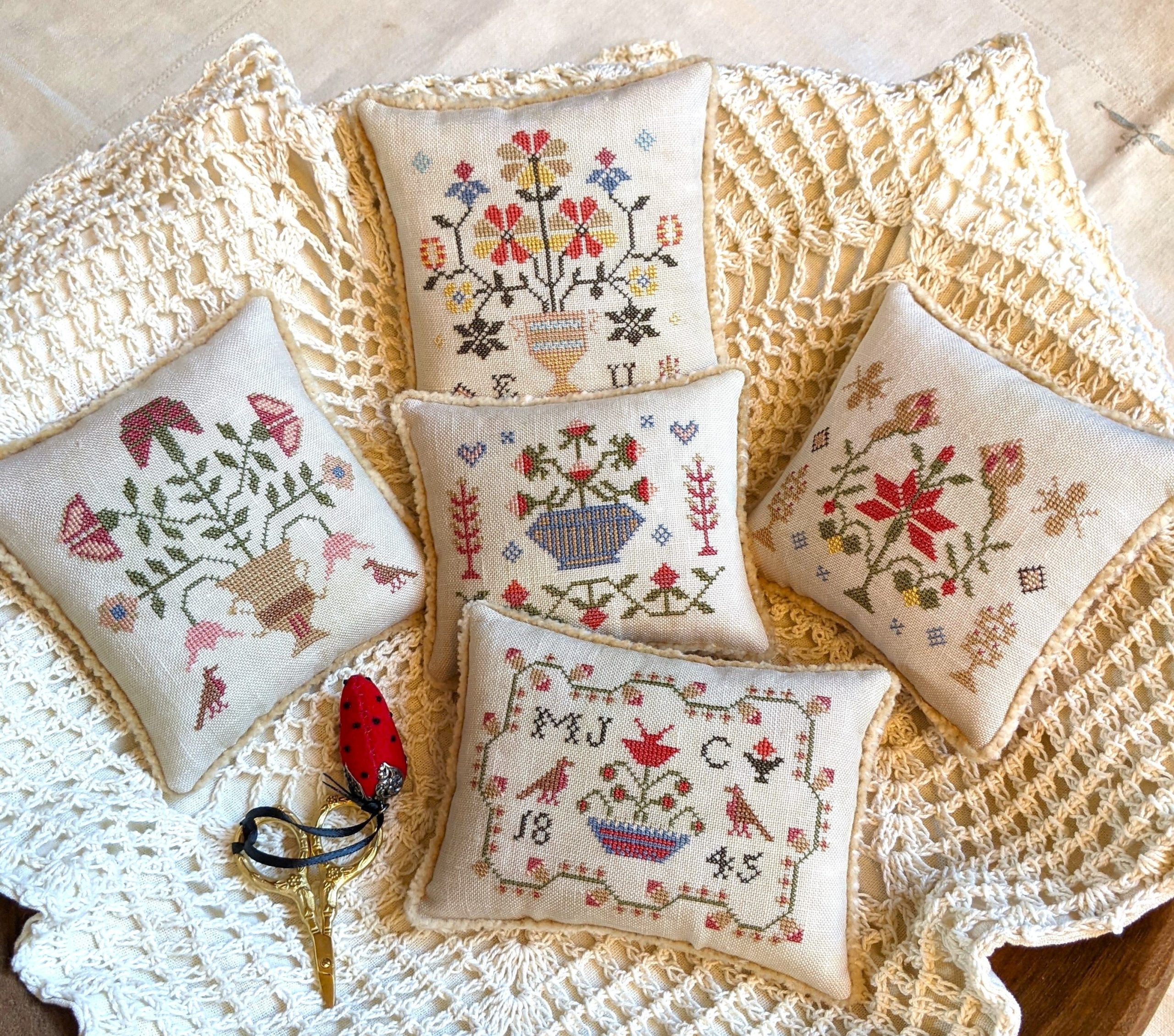 Counted Cross Stitch Pattern, Mary Jane's Motifs, Pillow Ornaments, Bowl Fillers, Pin Keeps, Lila's Studio. Pattern Only