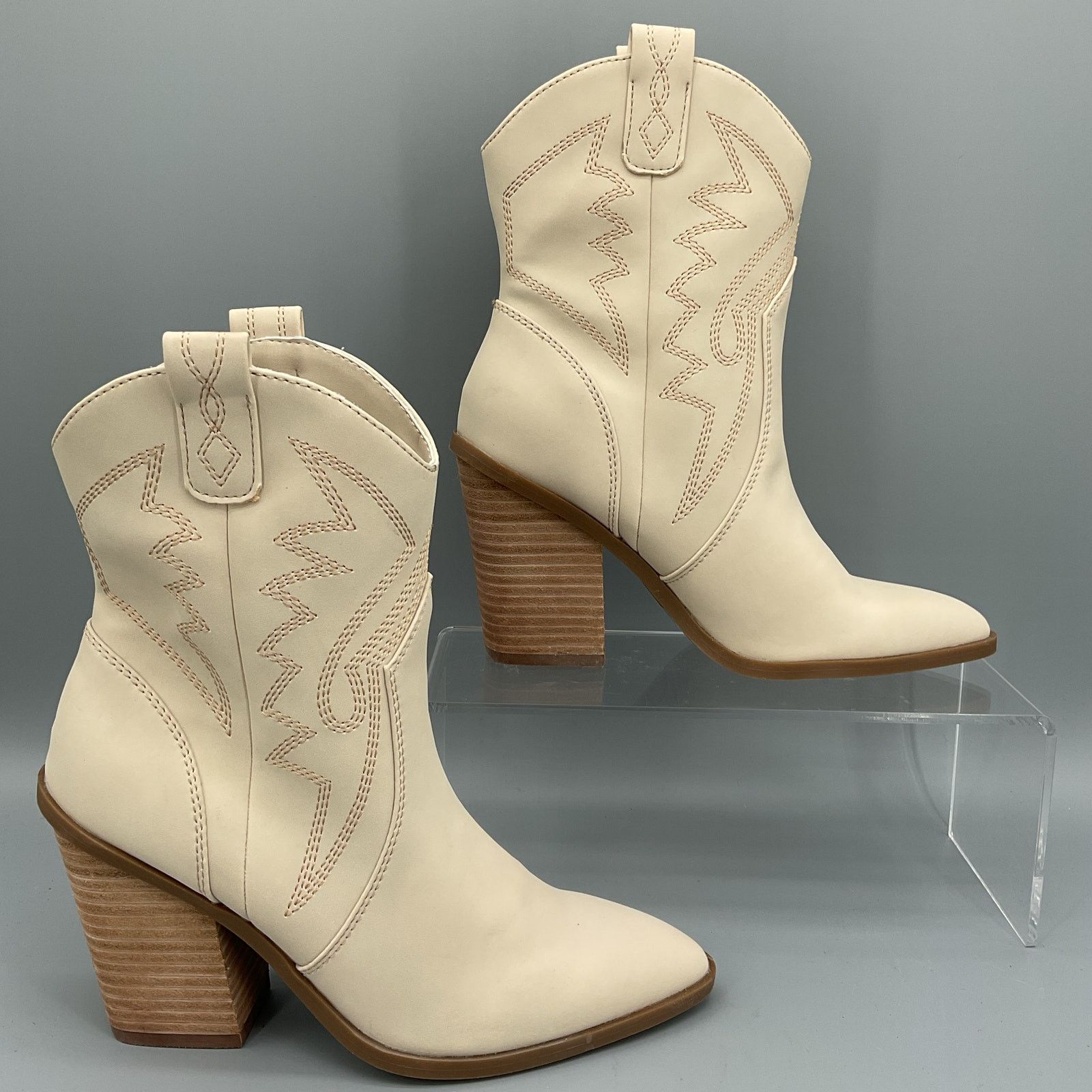 Dolce Vita Women Nakeeta Ankle Cowboy Boots Ivory Size 5.5 in Cream