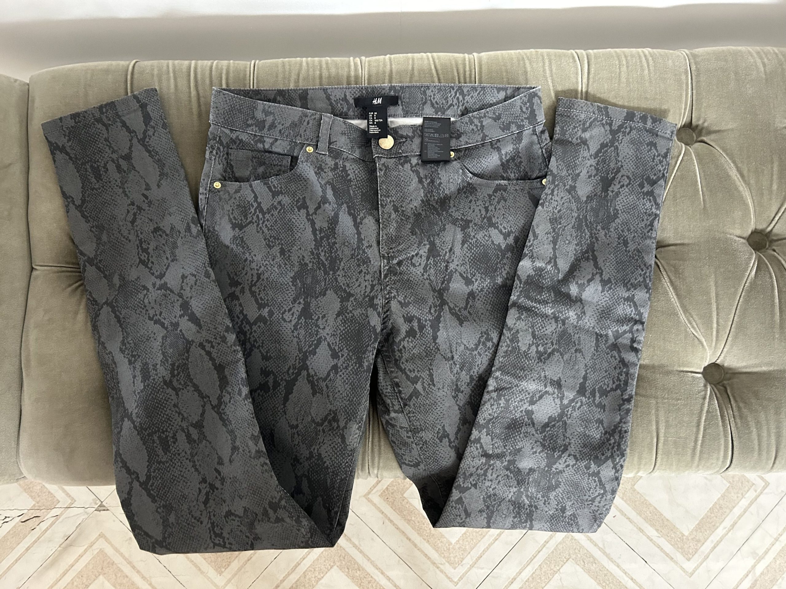 H&M Gray Snake Print Leggings Jeggings 8 NWOT Stretch Skinny in Grey, Women's (Size 30)