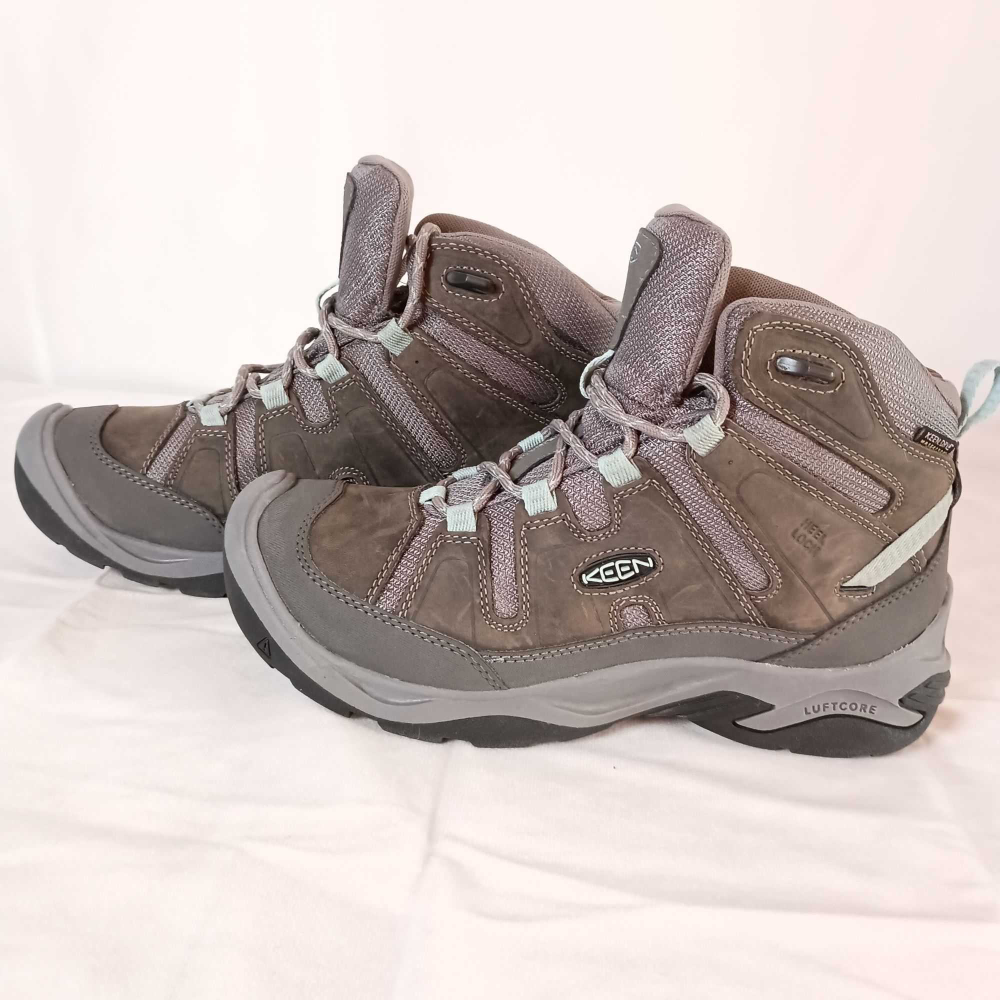 Keen Circadia Mid Waterproof Hiking Boots Women Size 8 Wide in Steel Grey