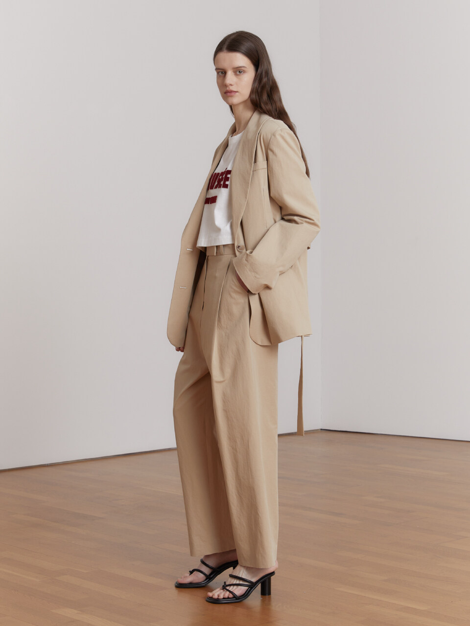 LISA Single Pleated Semi Wide-leg Trousers_Beige