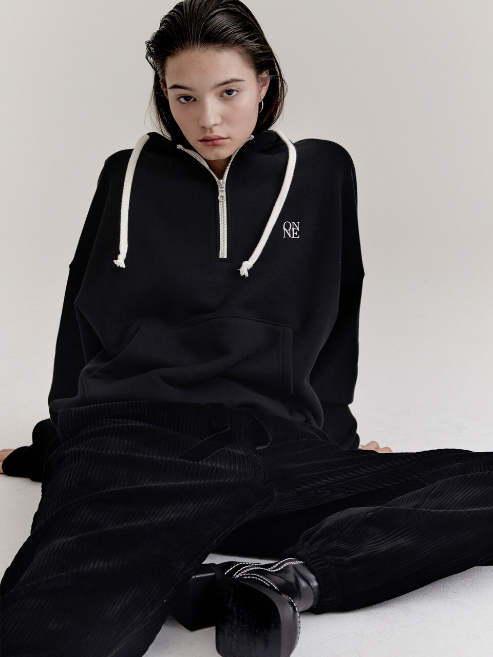 Logo Half Zip Up Hoodie Sweatshirt (Black)