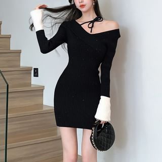 Long-Sleeve Halter Neck Off-Shoulder Glitter Contrast Trim Ribbed Mini Bodycon Knit Dress