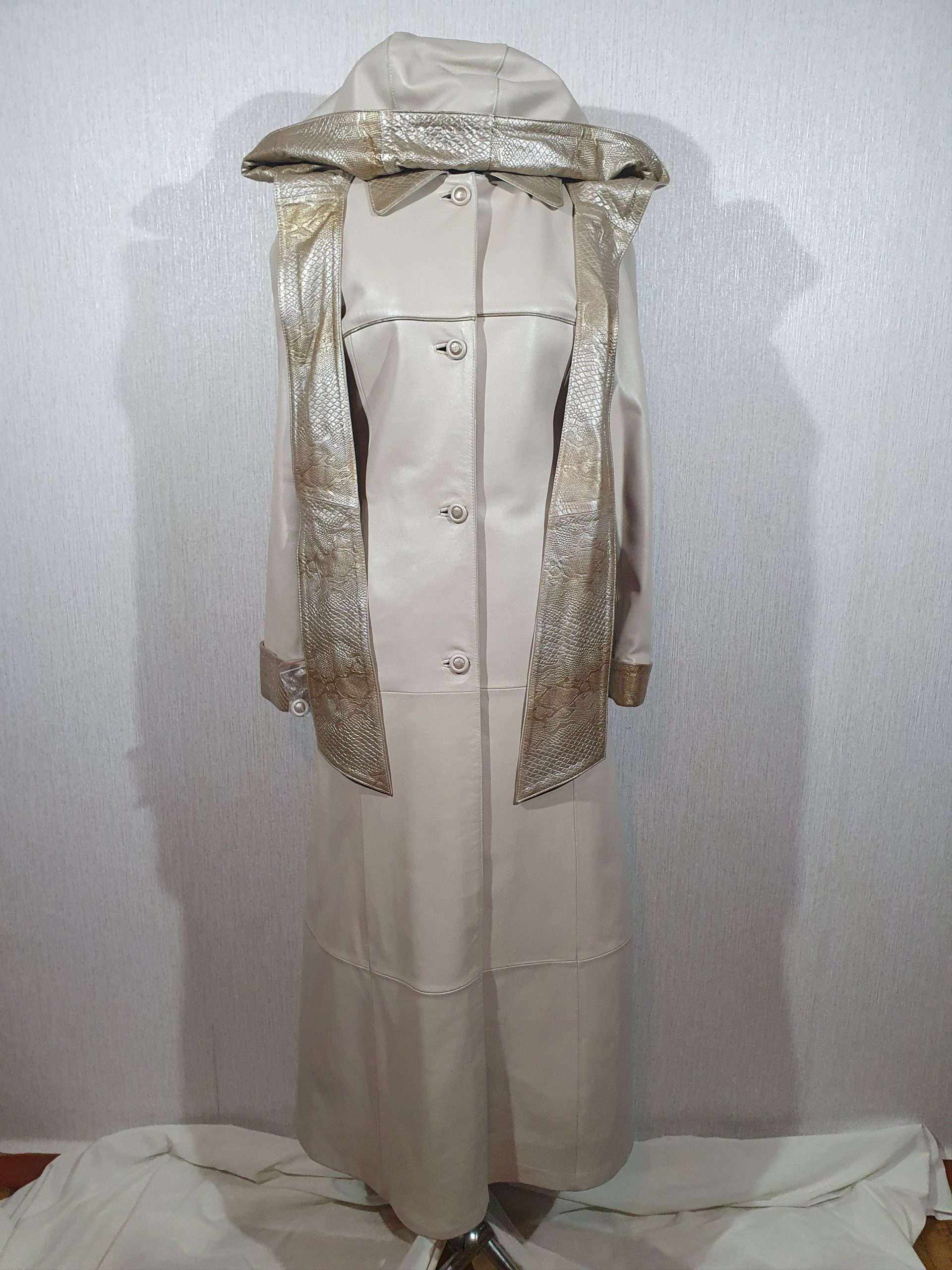 Luxurious Women's Raincoat Made Of Soft Genuine Leather in Grey (Size Large)