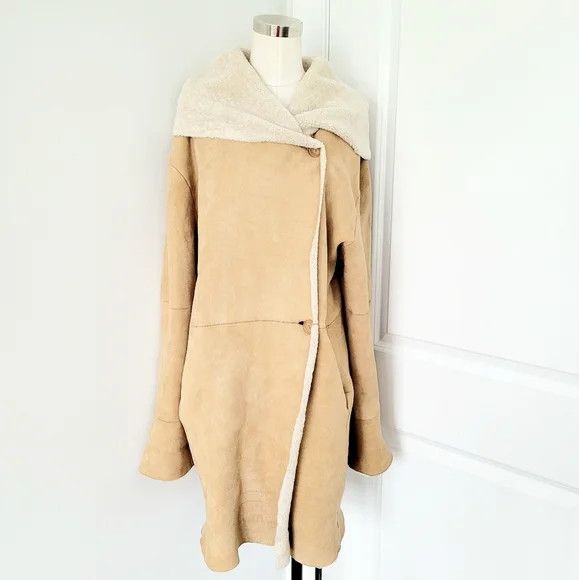 Made In Canada x Sheepskin Coat Sawyer Of Napa Camel/ivory Hooded Shearling Fur Coat in Tan/White, Women's (Size Medium)