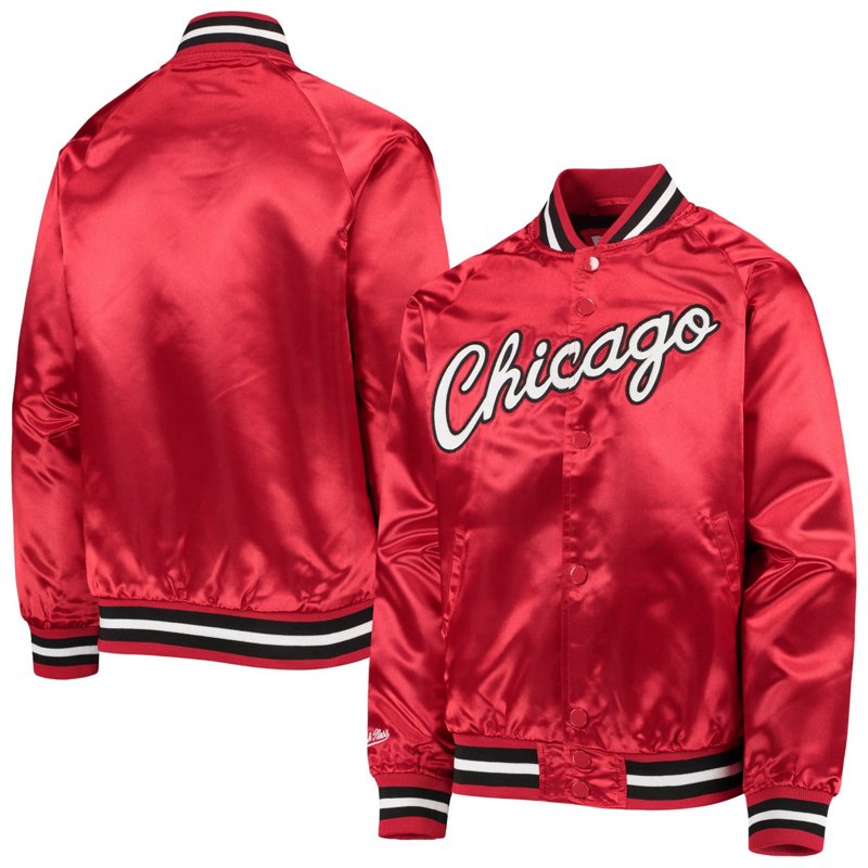 Mitchell & Ness Youth Mitchell Ness Chicago Bulls Hardwood Classics Satin Raglan Full-Snap Jacket Red, X-Large - NBA Outerwear Adult/Youth