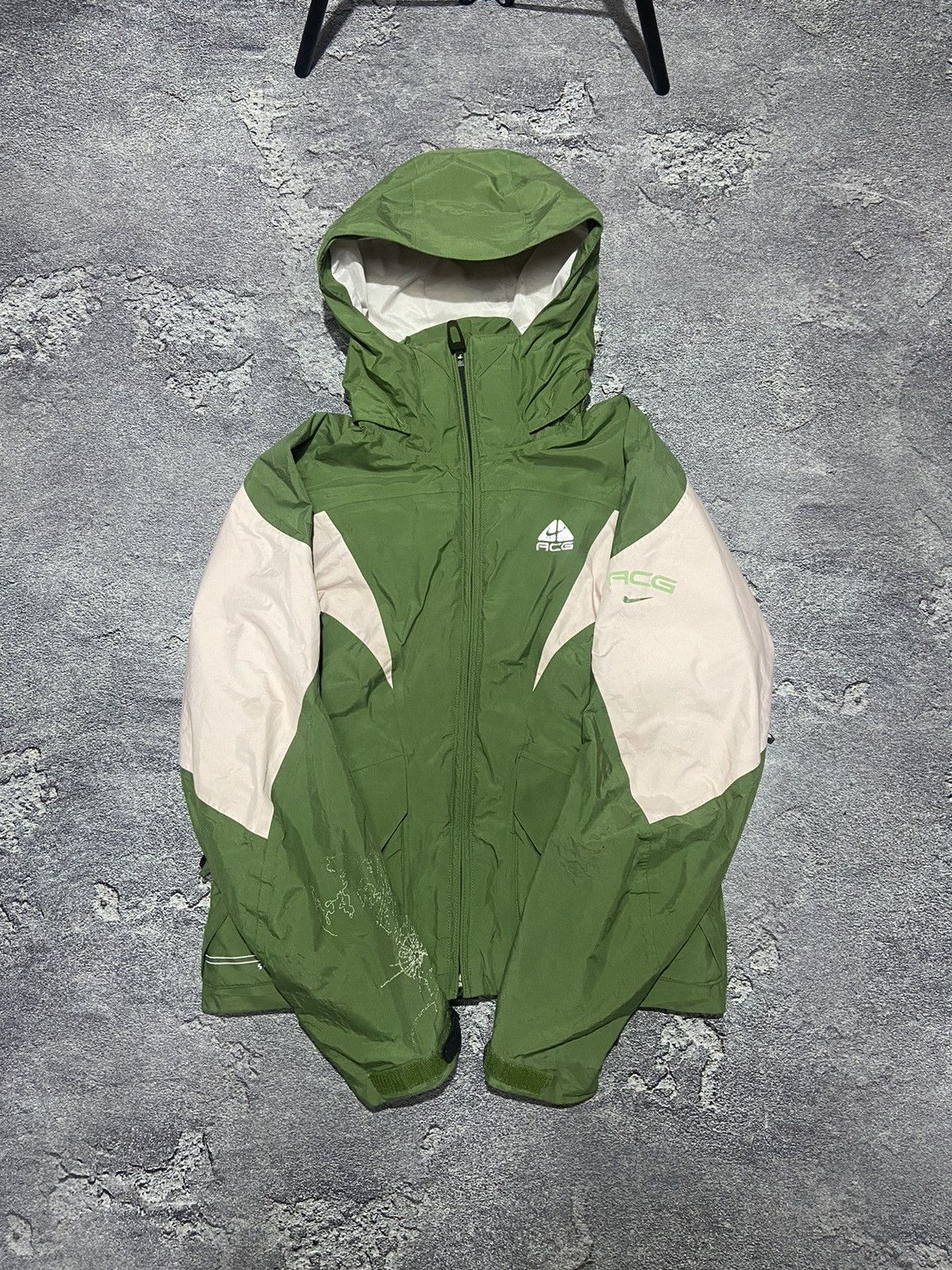 Nike Acg Ski Jacket Patterns Storm Fit Women in Green (Size Medium)