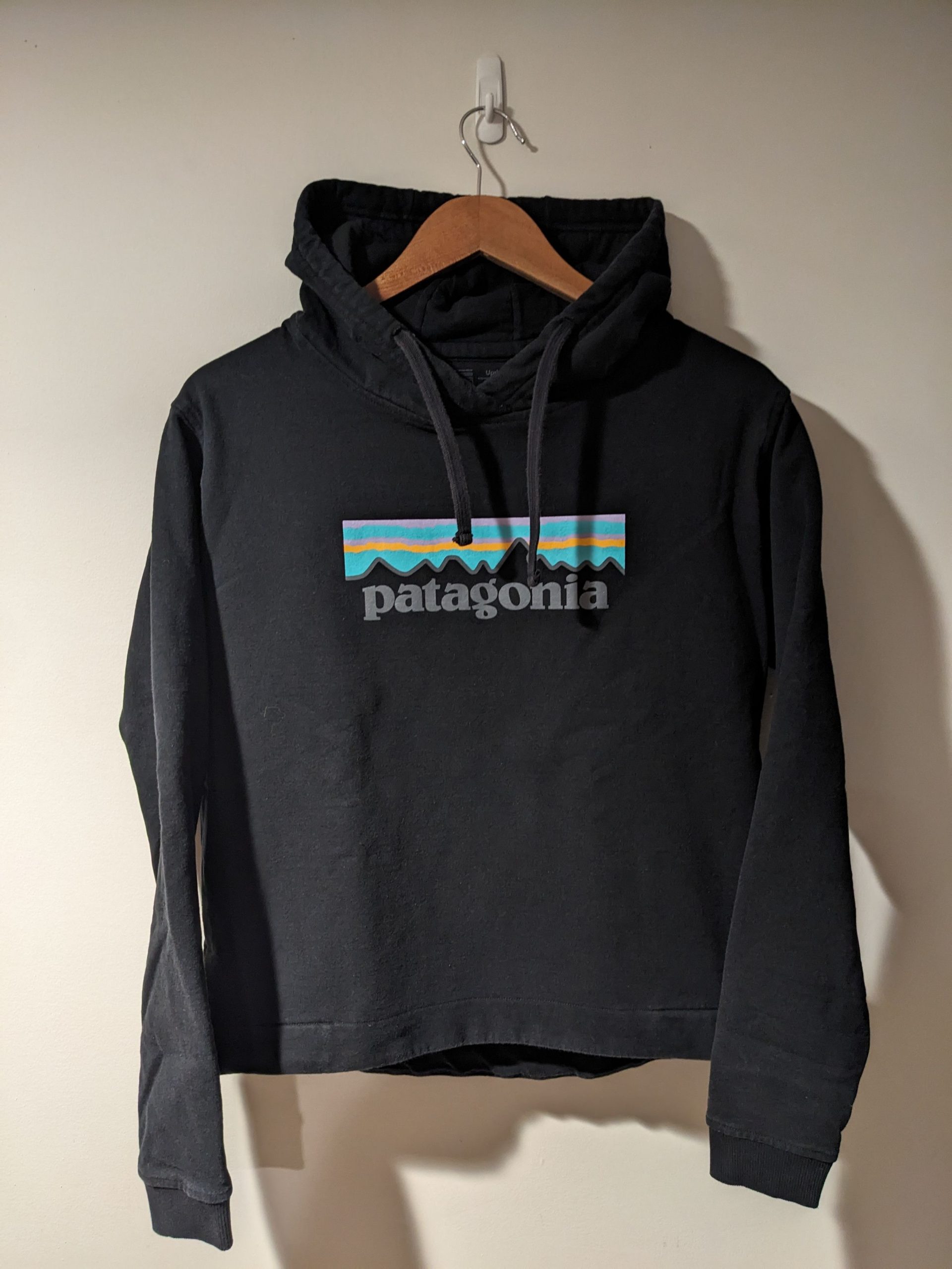 Patagonia Womans P-6 Medium Regular Fit Black Uprisal Hoody, Women's