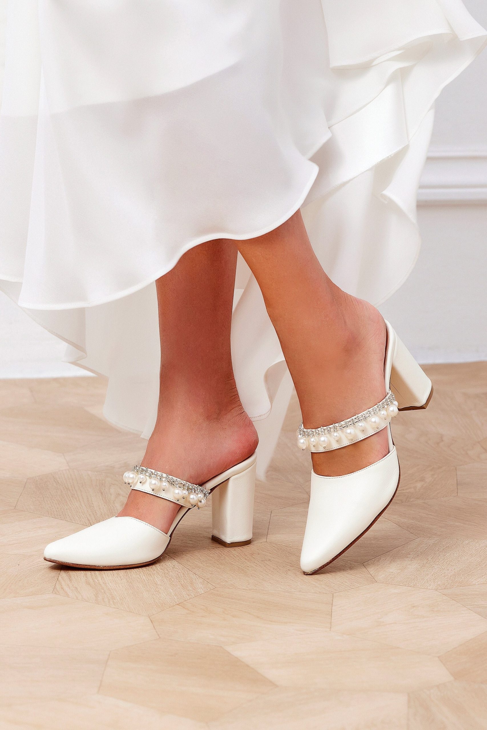 Pearls Embellished Wedding Shoes, Block Heel Mules, Off White Bridal Mules For Bride, Shoes Pointed "Dorothea" Custom Made