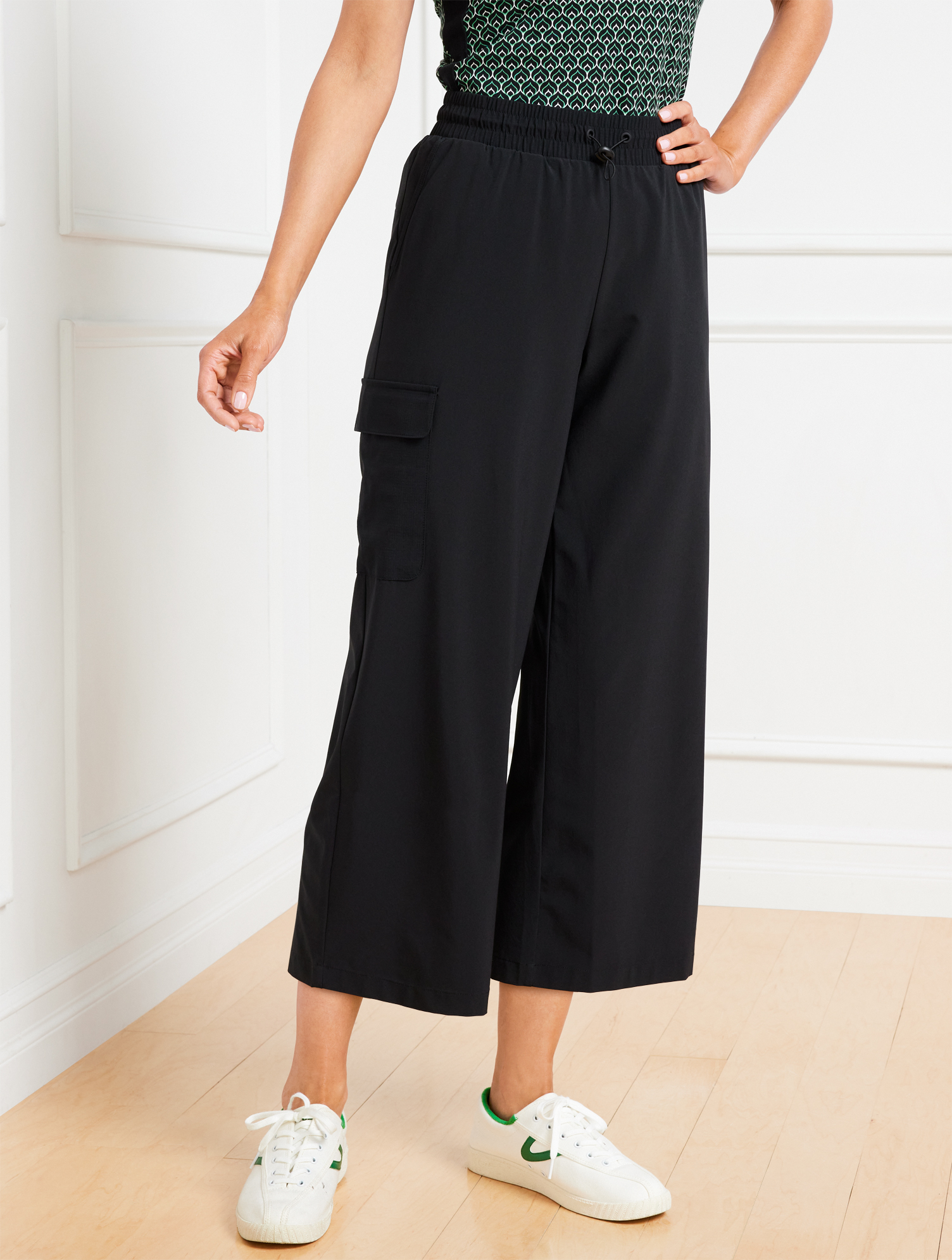 Petite - Lightweight Woven Stretch Wide Leg Cargo Pants - Black - Small Talbots