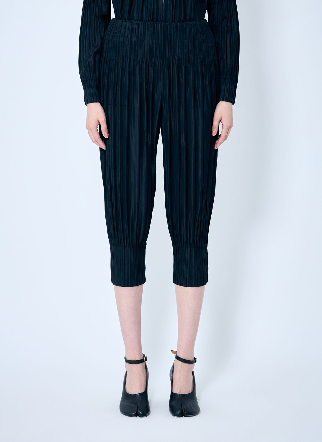 Pleats Please Issey Miyake Cropped Pleated Pants - Woman Pants Black 2