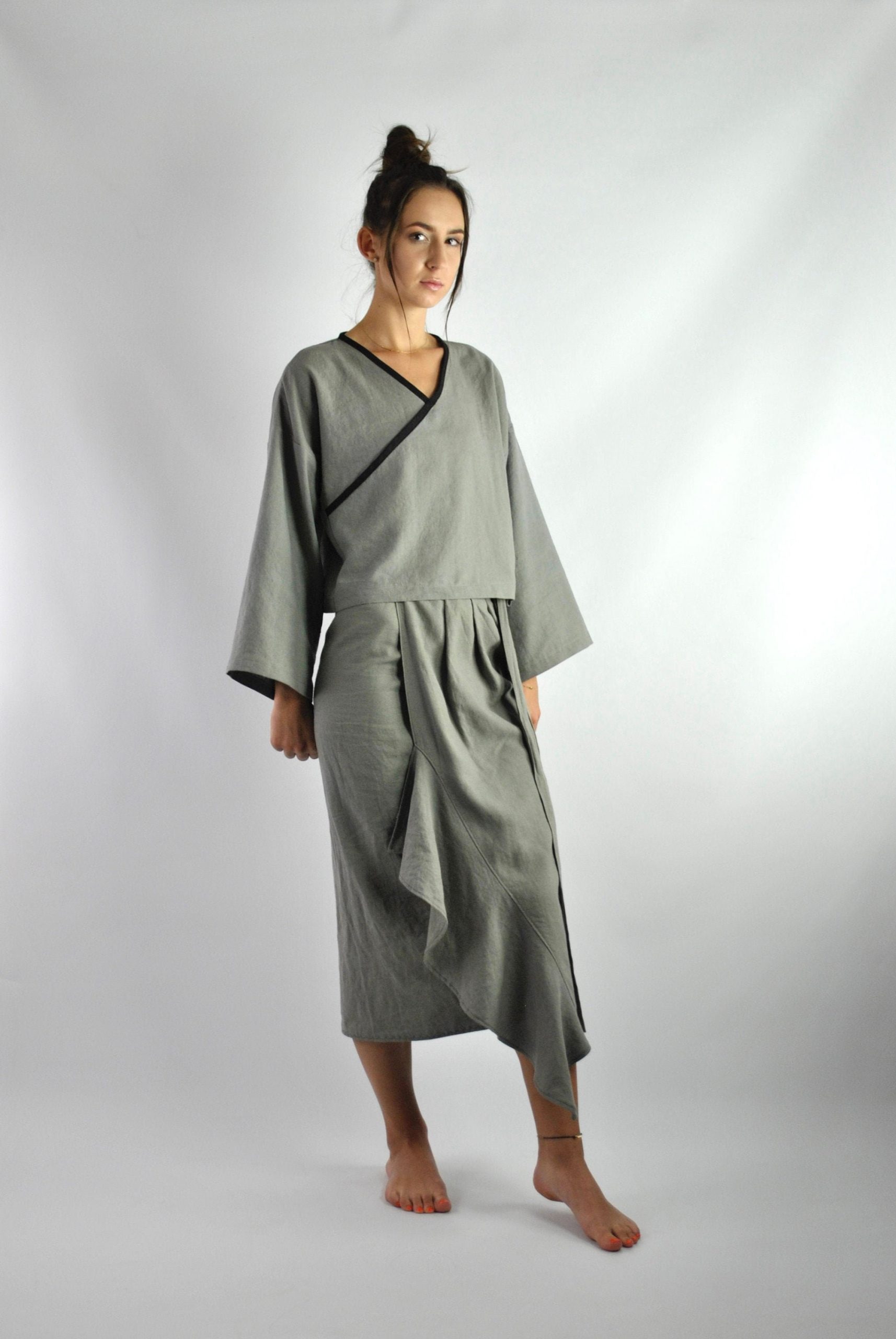 Pure Linen Grey Khaki Blouse, Black Trim, Top, Loose Fitting Tunic Kimono Wear Oriental Style, Shirt, Shirt No. 30