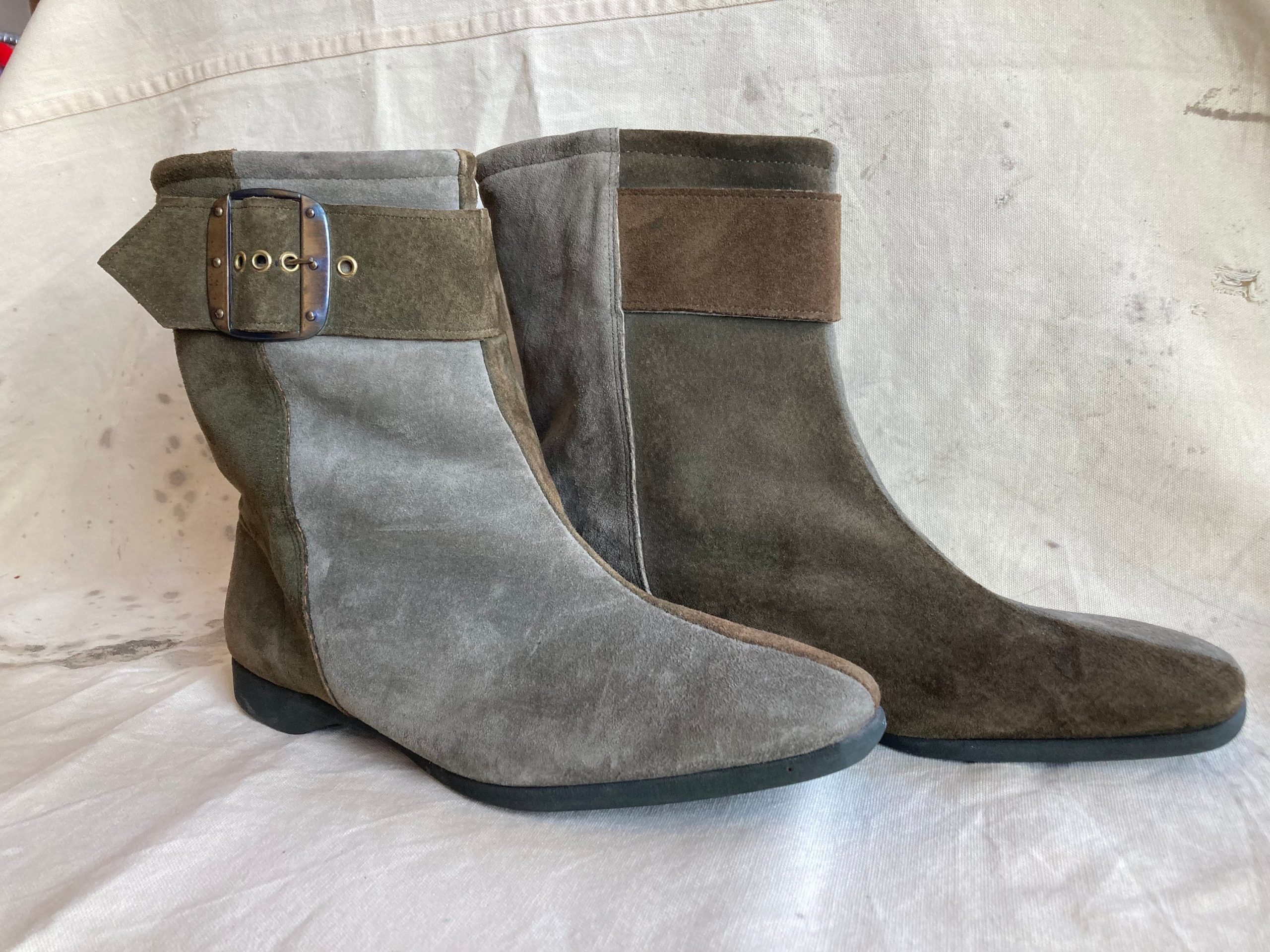 Size 7 1/2 60S Mod Two Tone Suede Boots By Hush Puppies Fleece Lined Buckle Narrow Color Block Booties 1960S