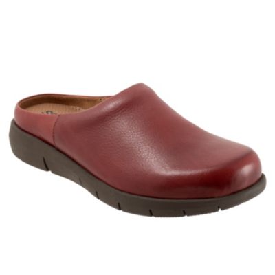 Softwalk Women's Andria Clogs, Red, 7.5N