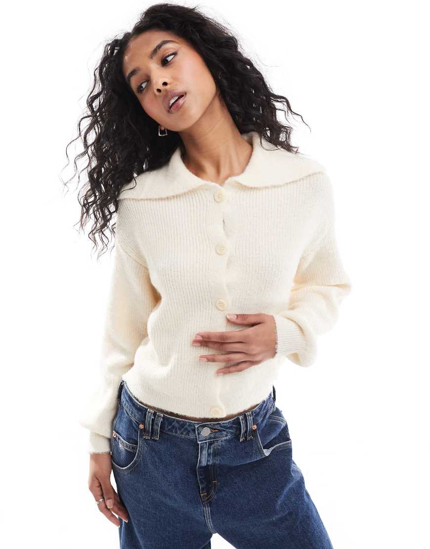 Stradivarius knitted polo top in ecru-Neutral