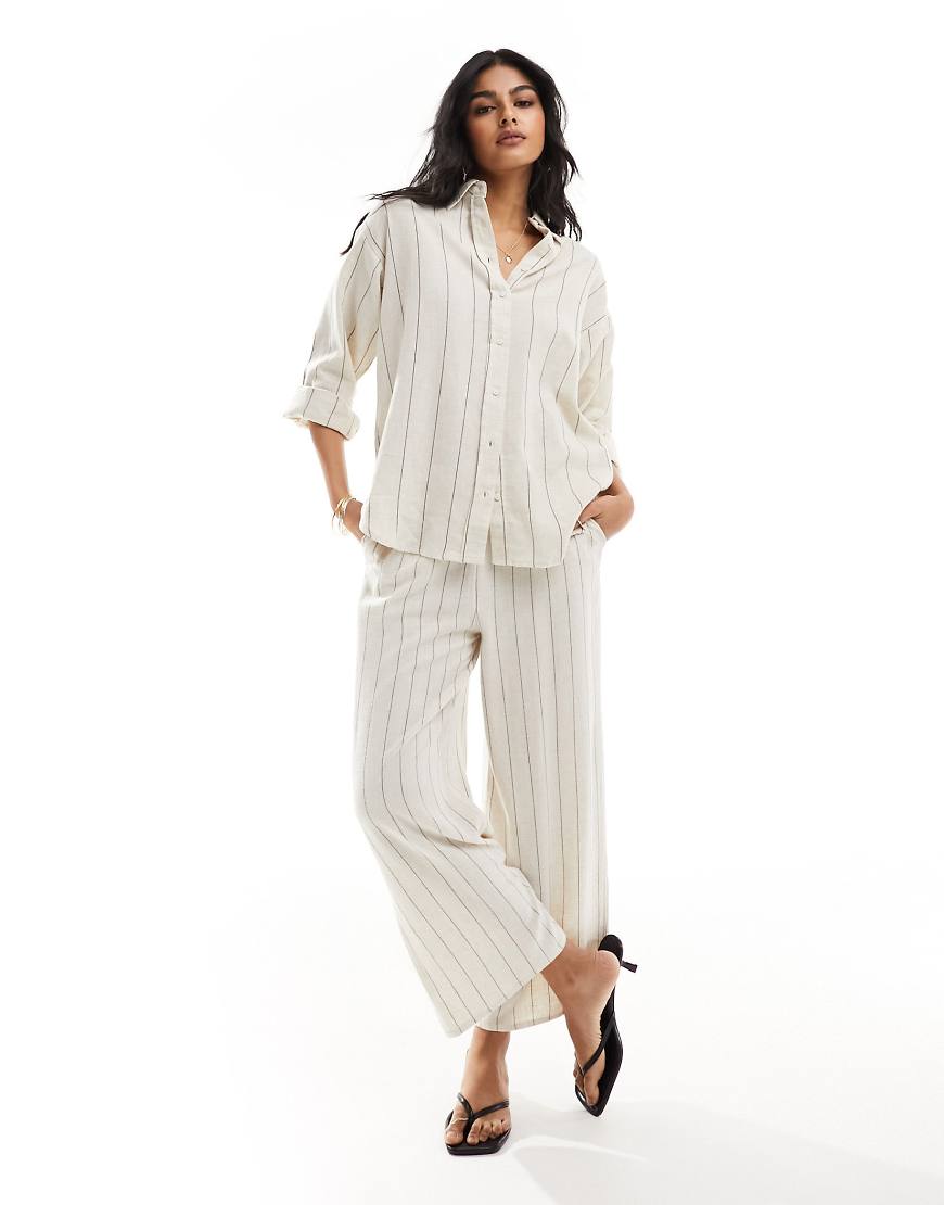 Stradivarius pull on linen look cropped pants in oatmeal stripe-White