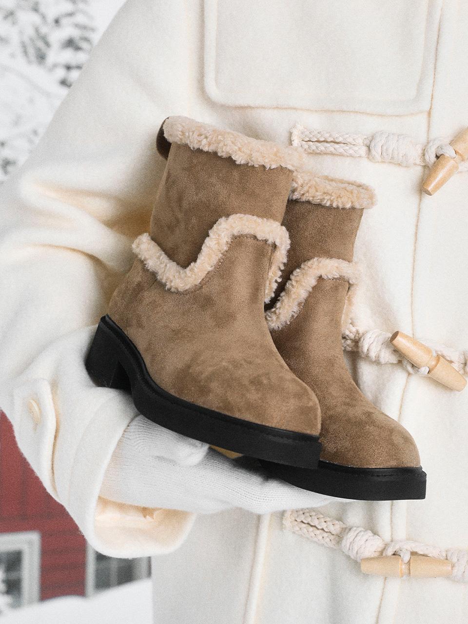 Suede Fur-Lined Round Toe Boots