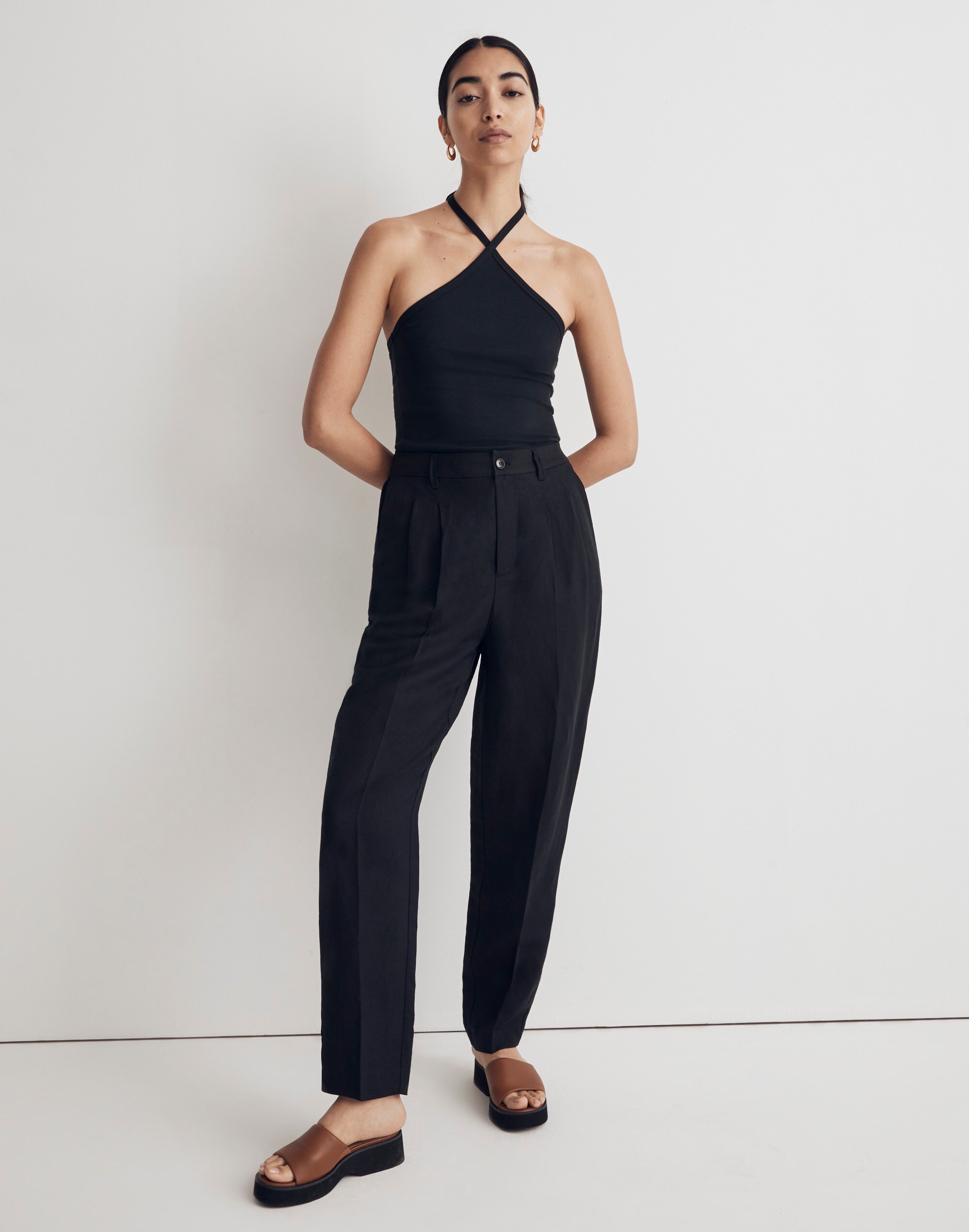 The Petite Tailored Tapered Pant in Linen-Blend