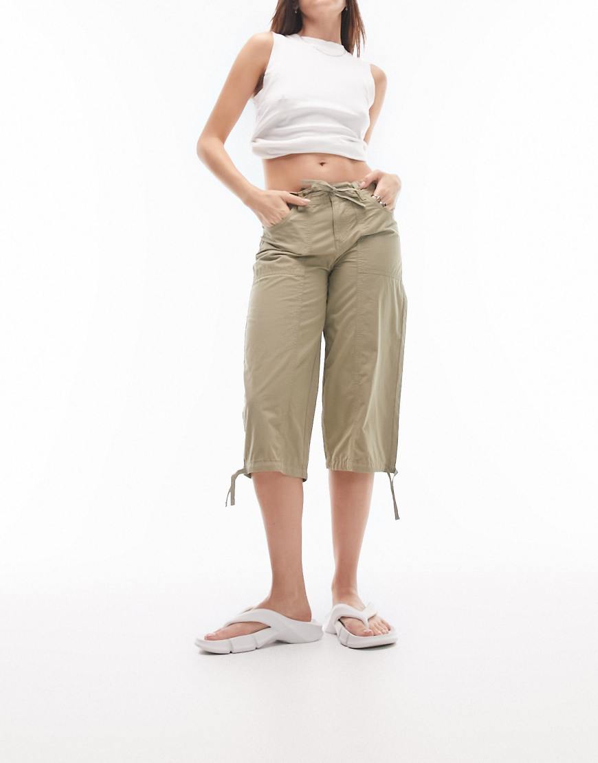 Topshop low rise cropped capri cargo pants in sage-Gray