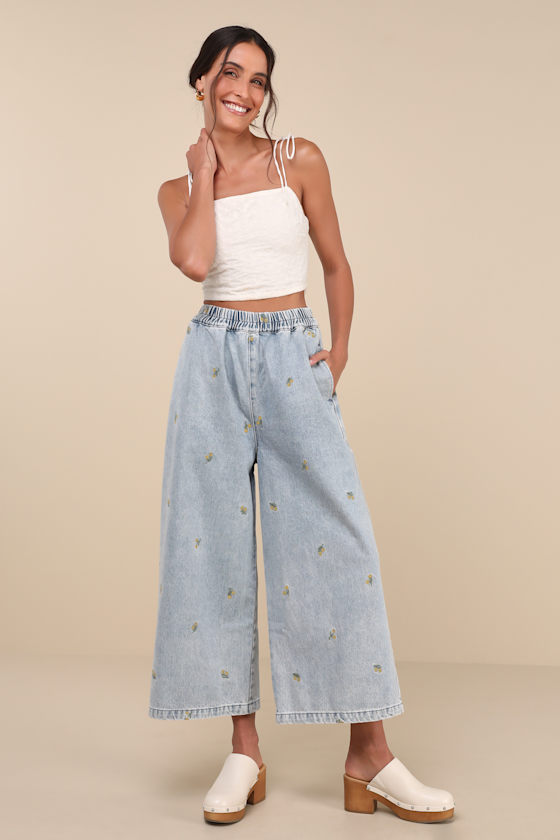 Tupleo Light Wash Embroidered Wide-Leg Cropped Jeans