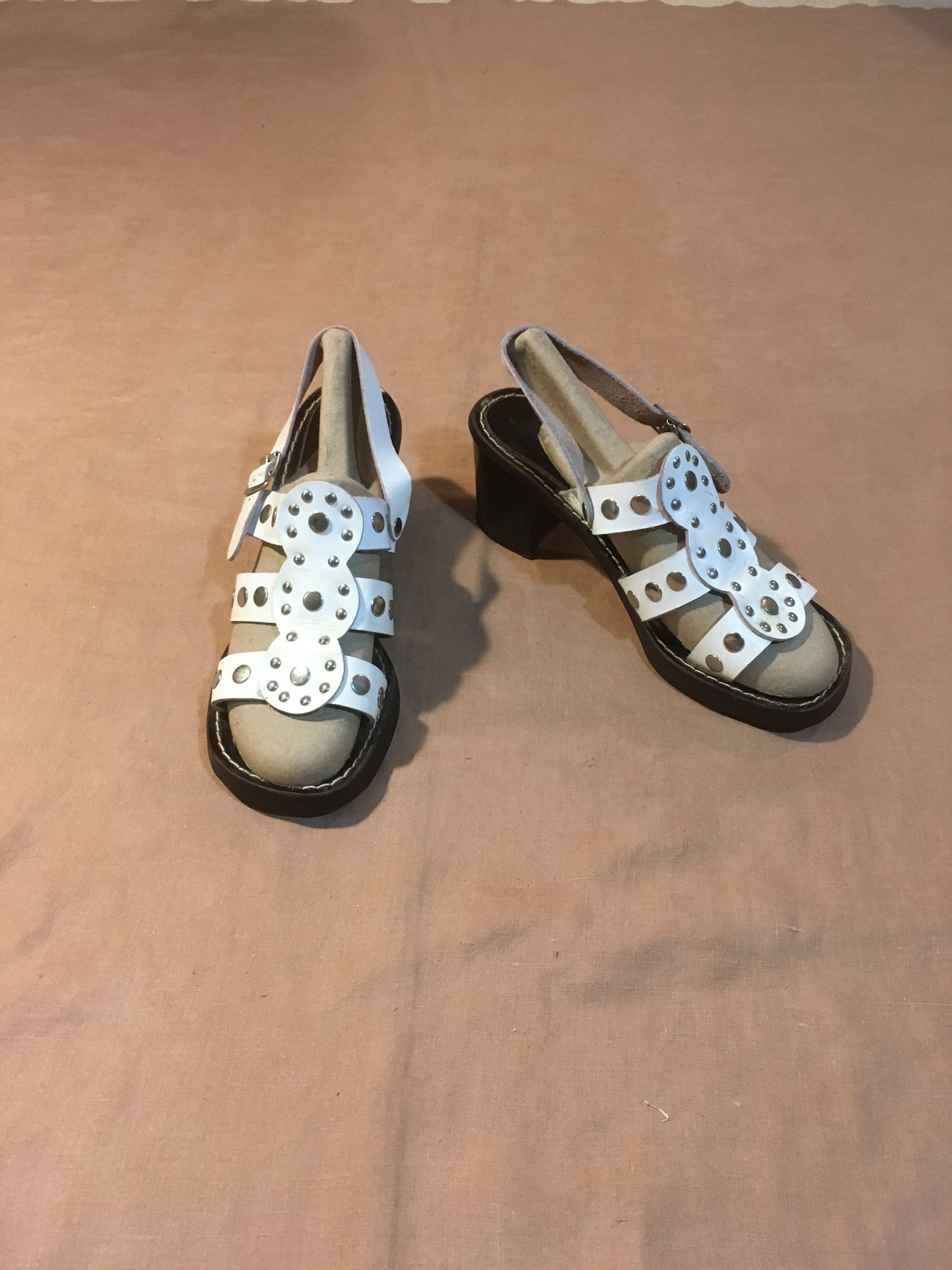 Vintage 70S La Scala White Leather Metal Silver Studded Strappy Chunky Heel Ankle Strap Sandals Made in Italy Womens Shoe Size 10 B