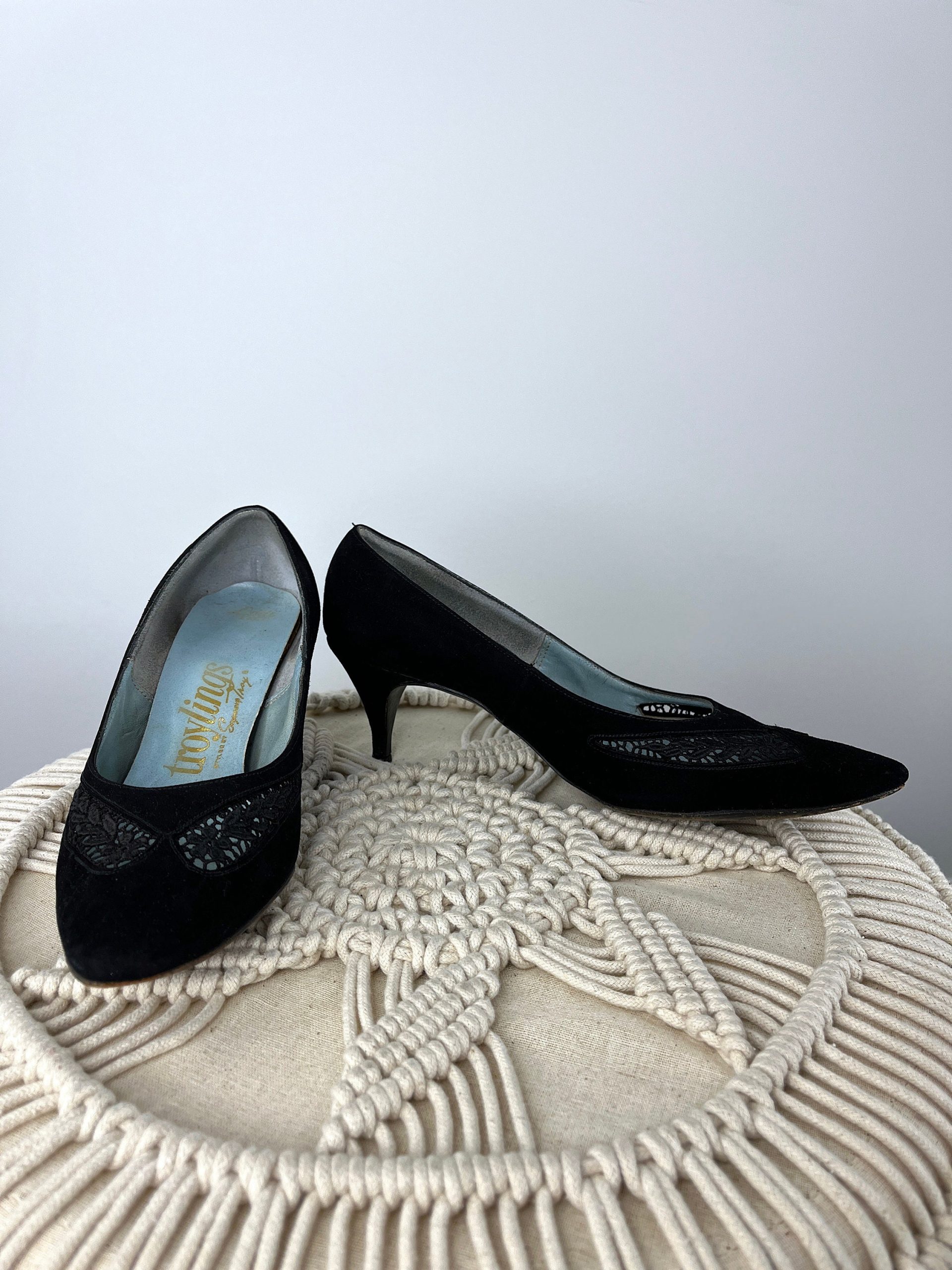 Vintage Late 1950S/Early 1960S Black Suede Kitten Heels With Lace Insets. Size 7 By Troylings