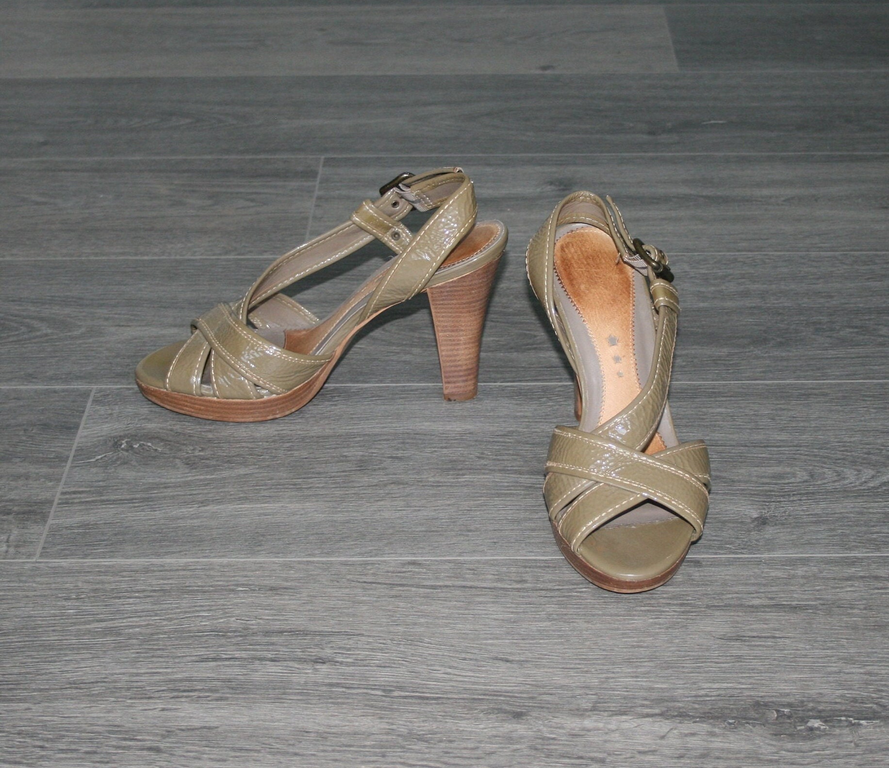Vintage Olive Green Platform Sandals Patent Leather Heeled Women Shoes 40 Eu Size Made in Brazil