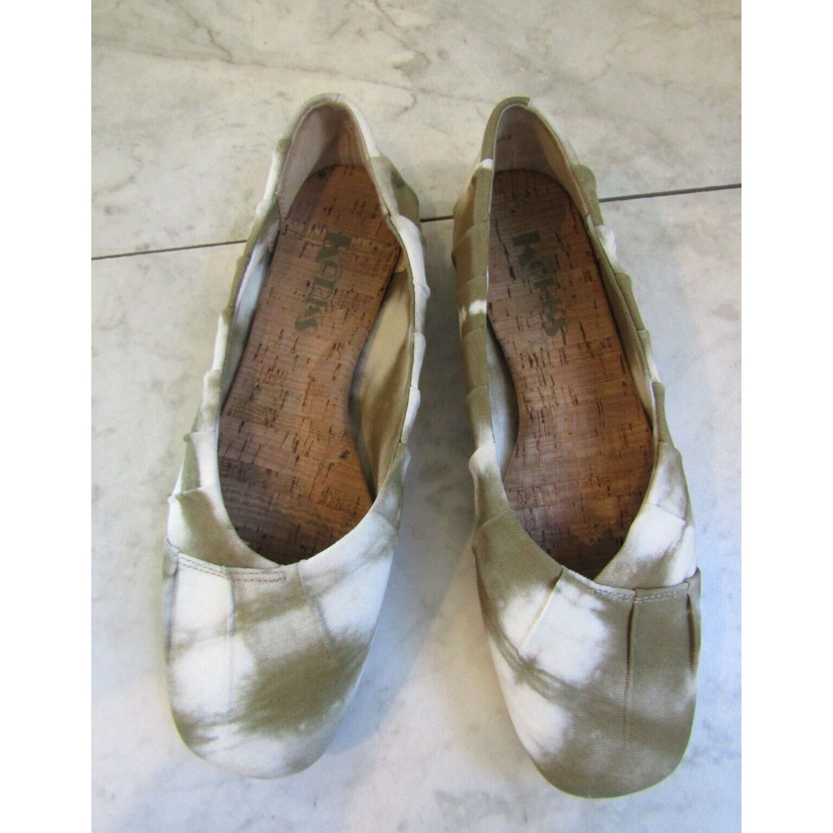 Vintage Olive Ivory Tie Dye Patterned Tucked Slip On Ballet Flats For Women In Size 7 Medium in White